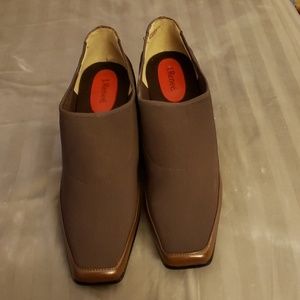 13 M J Renee Stretch Brown Solid Wedges